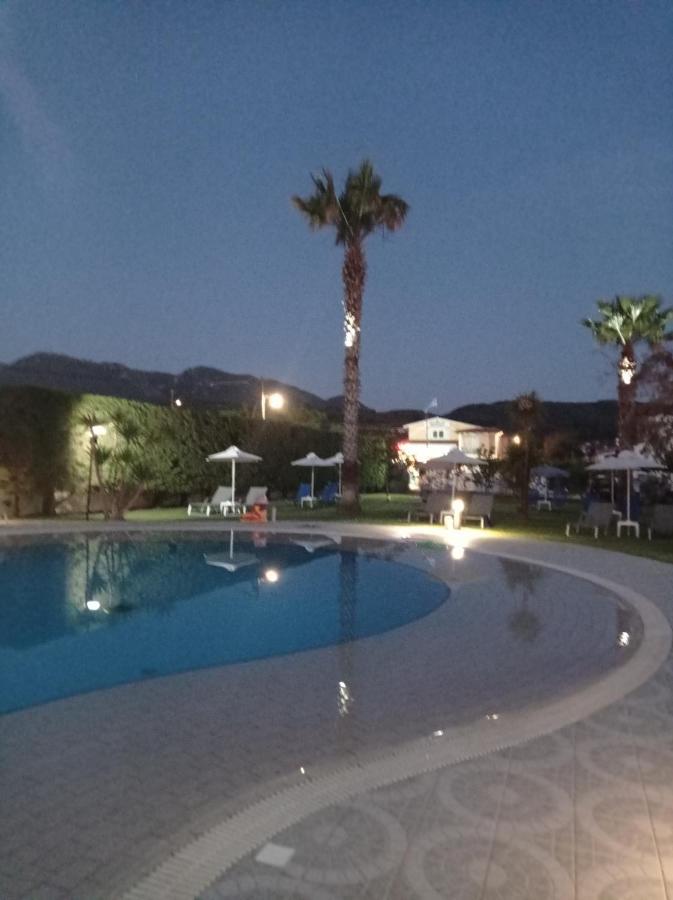 Ninos On The Beach Hotel Roda (Corfu) Exterior foto