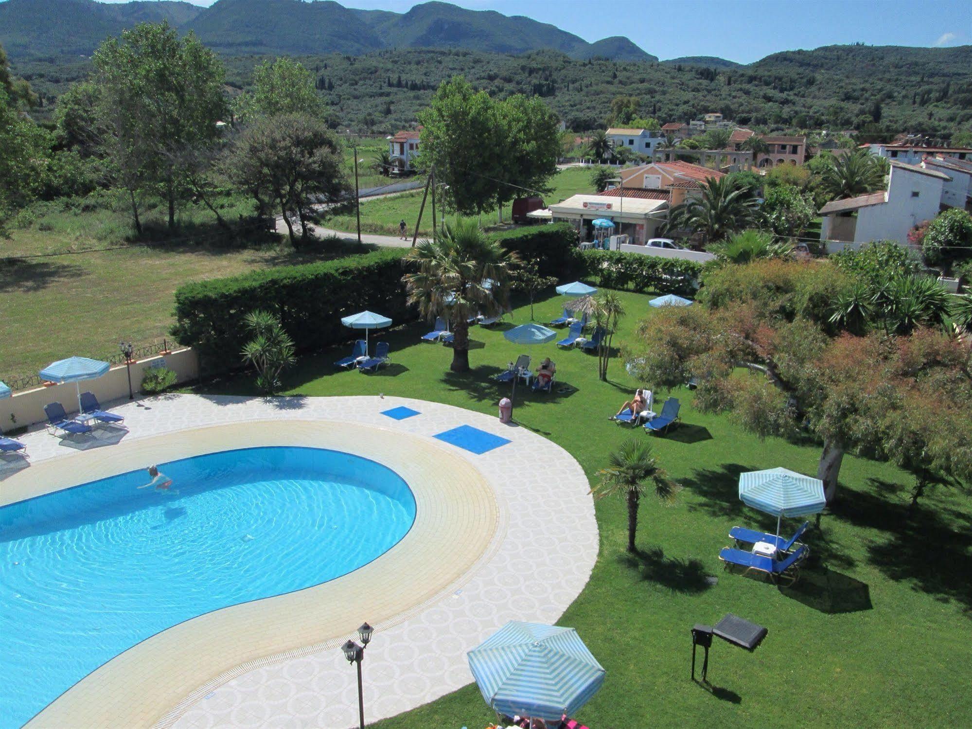 Ninos On The Beach Hotel Roda (Corfu) Exterior foto